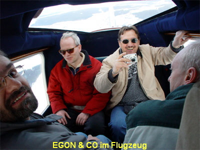 EGON & CO im Flugzeug