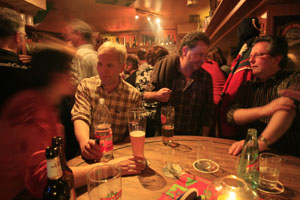 Udo mit Fans im Irish Pub